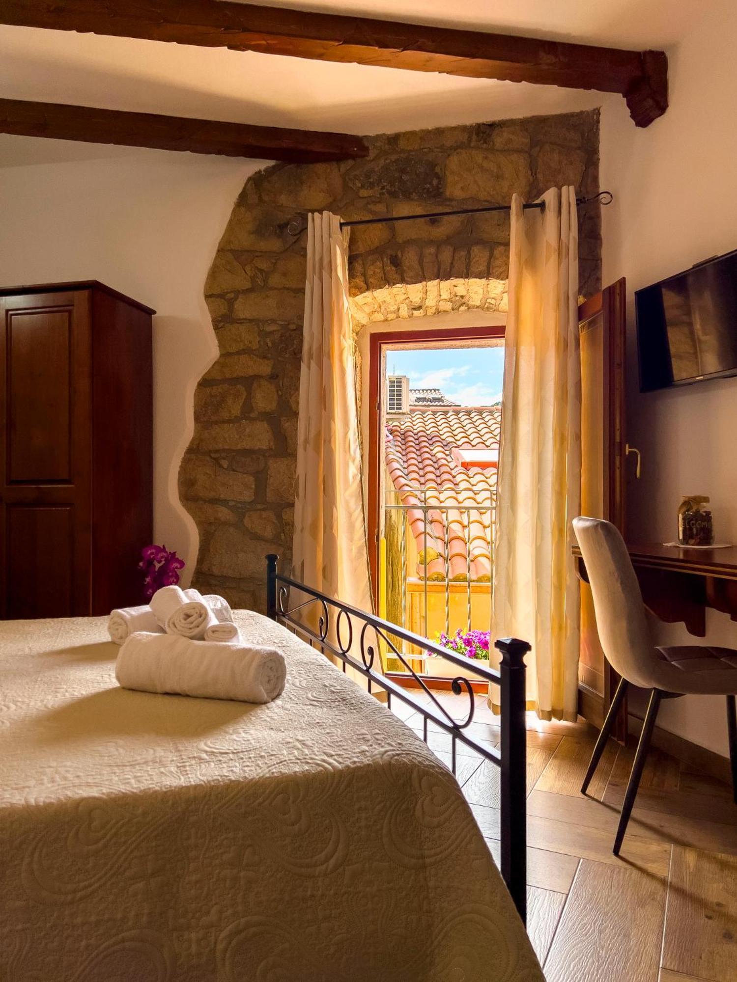 La Torre Del Pozzo Guest House Bosa Exteriör bild